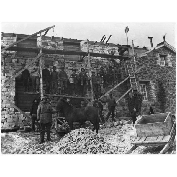 b02b0246-b973-4da6-a168-b1927977d1b4